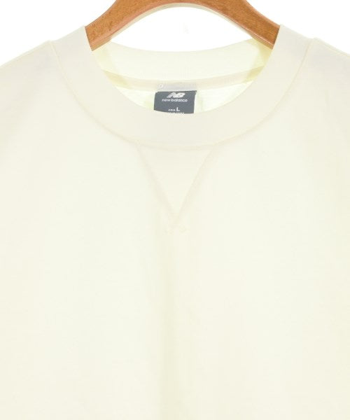 New Balance เสื้อยืด/เสื้อท็อปส์