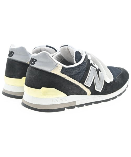 New Balance รองเท้าผ้าใบ