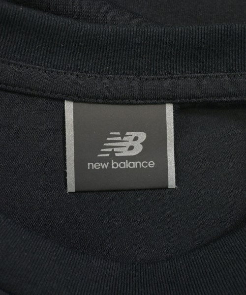 New Balance เสื้อยืด/เสื้อท็อปส์