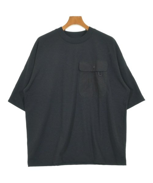 New Balance เสื้อยืด/เสื้อท็อปส์