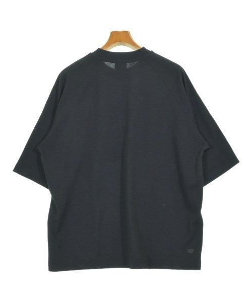 New Balance เสื้อยืด/เสื้อท็อปส์