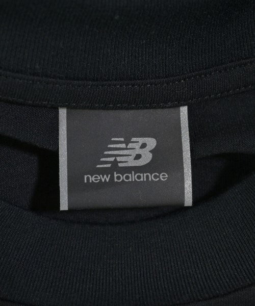 New Balance เสื้อยืด/เสื้อท็อปส์