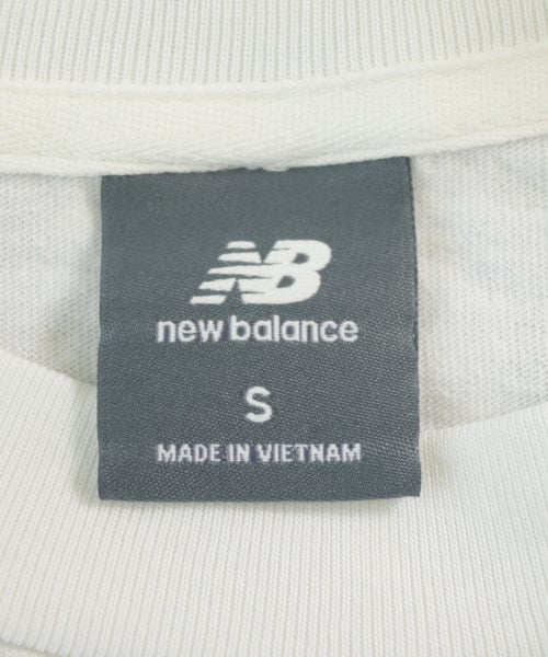 New Balance เสื้อยืด/เสื้อท็อปส์