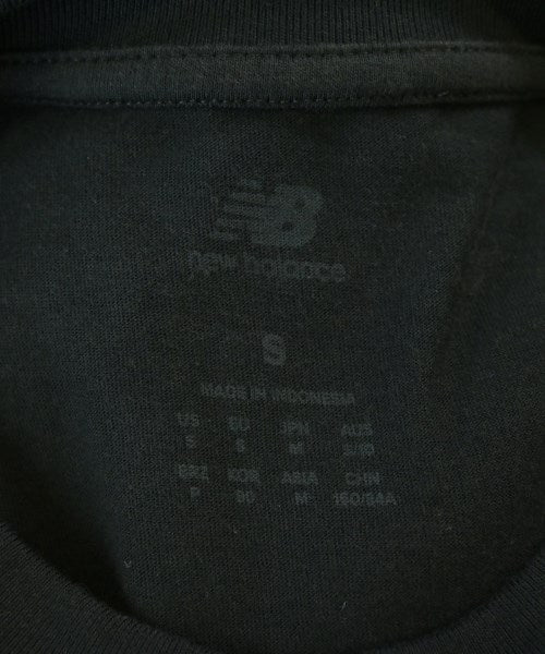 New Balance เสื้อยืด/เสื้อท็อปส์
