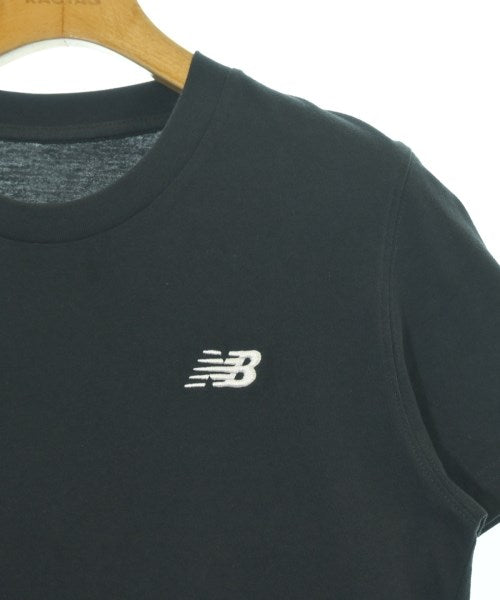 New Balance เสื้อยืด/เสื้อท็อปส์