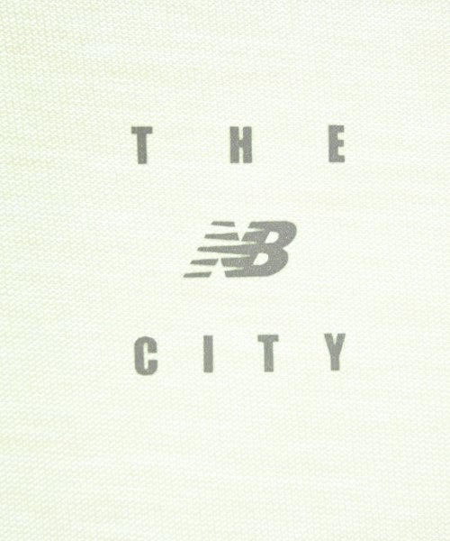 New Balance เสื้อยืด/เสื้อท็อปส์