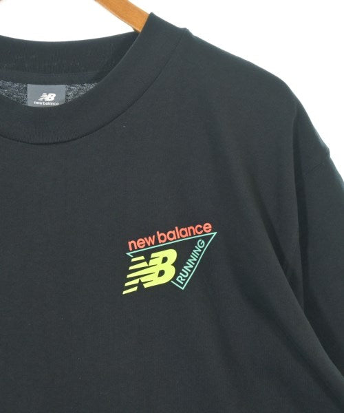 New Balance เสื้อยืด/เสื้อท็อปส์