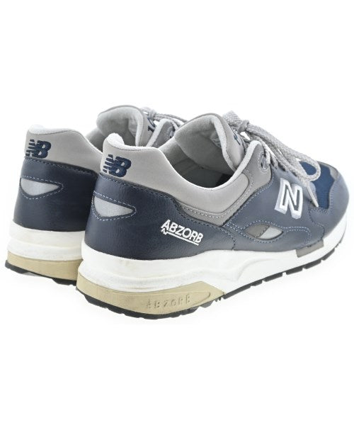 New Balance รองเท้าผ้าใบ