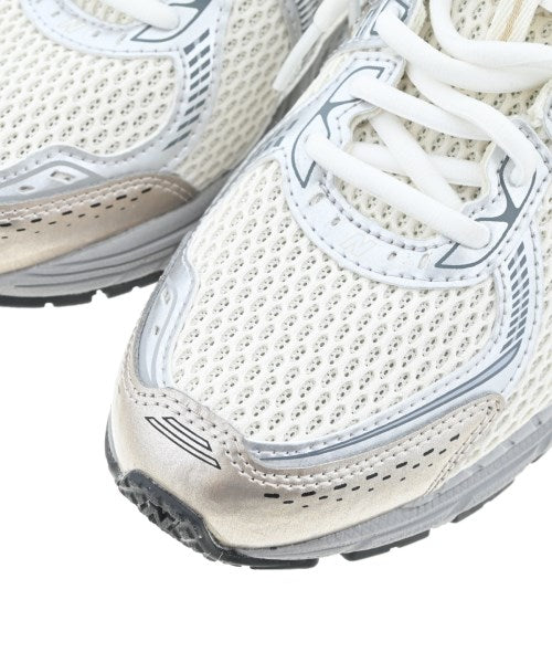 New Balance รองเท้าผ้าใบ