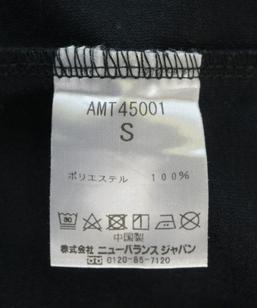 New Balance เสื้อยืด/เสื้อท็อปส์