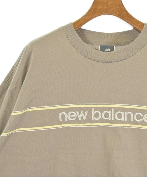 New Balance เสื้อยืด/เสื้อท็อปส์