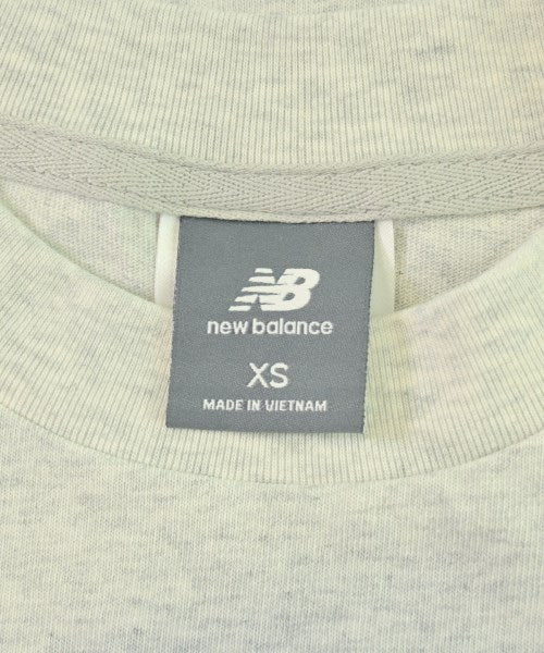 New Balance เสื้อยืด/เสื้อท็อปส์