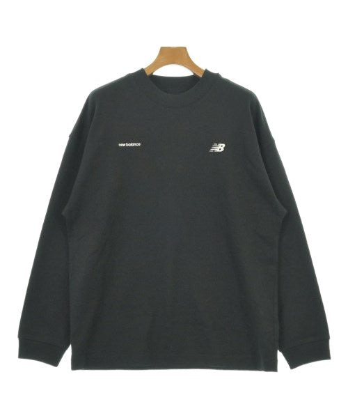 New Balance เสื้อยืด/เสื้อท็อปส์