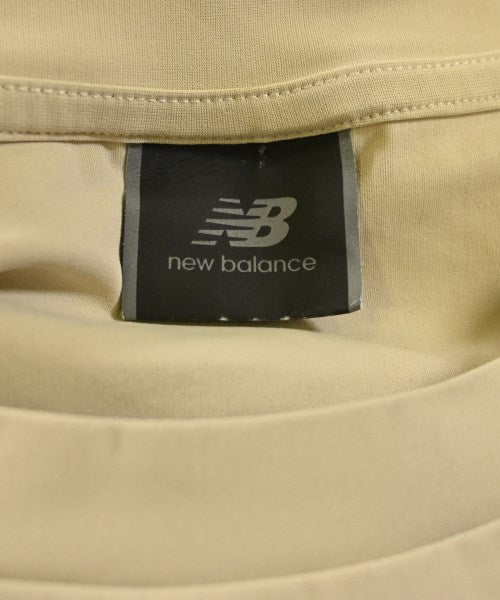 New Balance เสื้อยืด/เสื้อท็อปส์