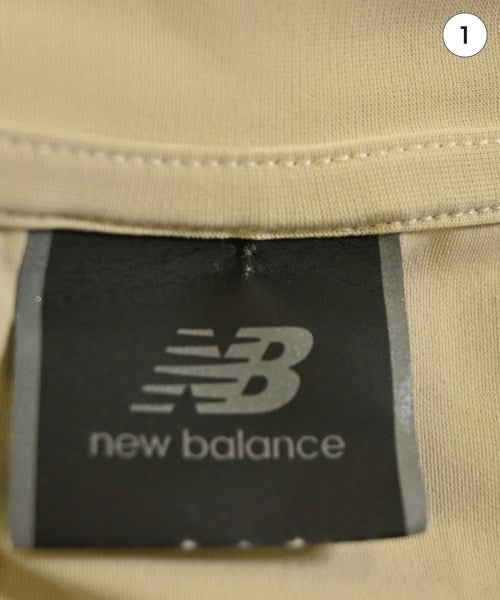 New Balance เสื้อยืด/เสื้อท็อปส์