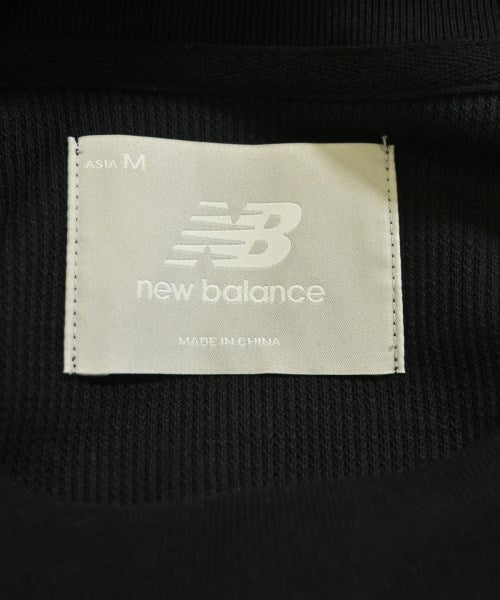 New Balance เสื้อยืด/เสื้อท็อปส์