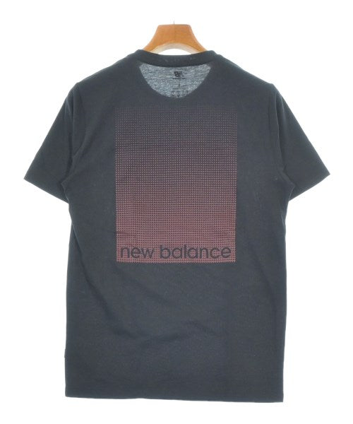 New Balance เสื้อยืด/เสื้อท็อปส์