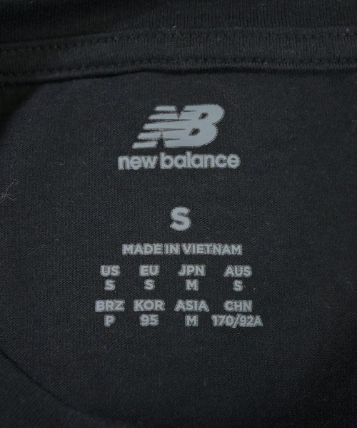 New Balance เสื้อยืด/เสื้อท็อปส์