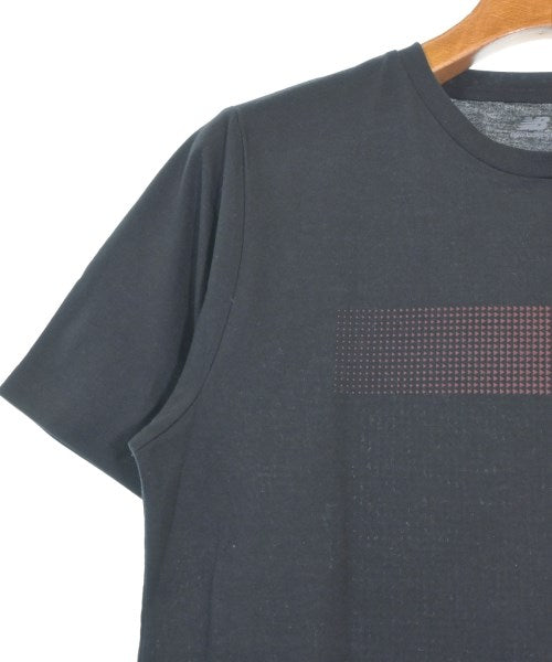 New Balance เสื้อยืด/เสื้อท็อปส์