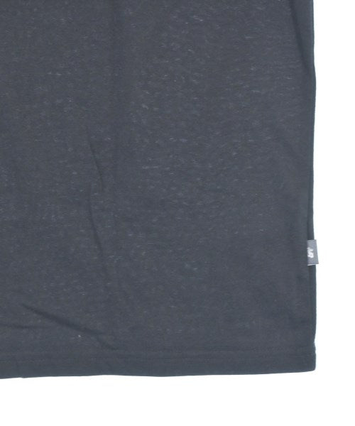 New Balance เสื้อยืด/เสื้อท็อปส์