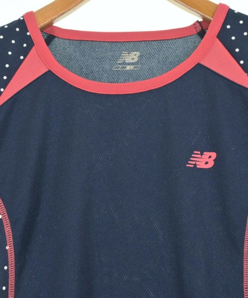 New Balance เสื้อยืด/เสื้อท็อปส์
