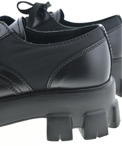 PRADA รองเท้าผ้าใบ