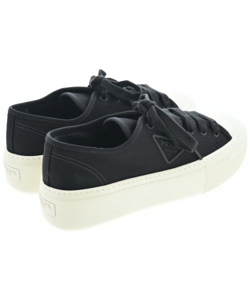 PRADA รองเท้าผ้าใบ