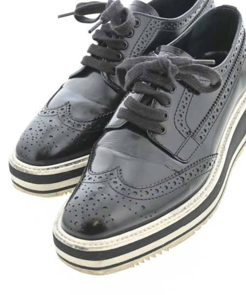 PRADA รองเท้าผ้าใบ