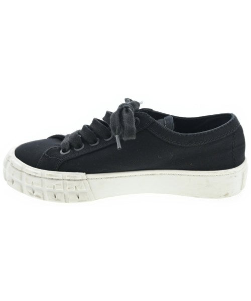 PRADA รองเท้าผ้าใบ