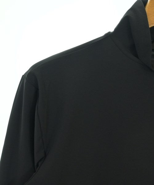 PRADA เสื้อยืด/เสื้อท็อปส์