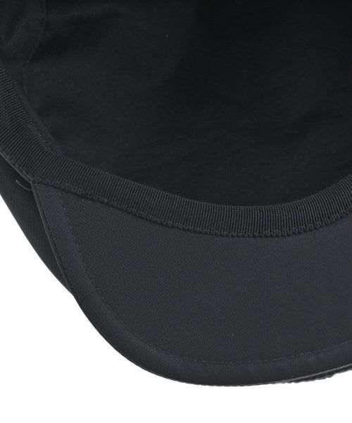 PRADA หมวกล่าสัตว์