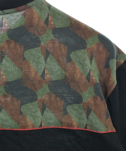 PRADA เสื้อยืด/เสื้อท็อปส์