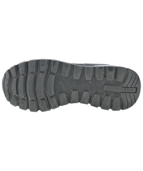 PRADA รองเท้าผ้าใบ