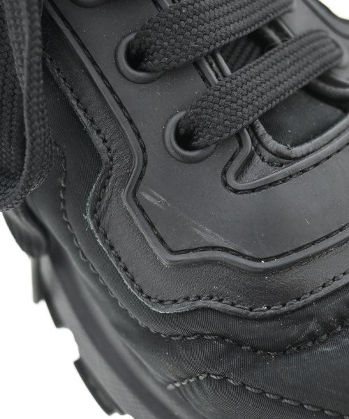 PRADA รองเท้าผ้าใบ