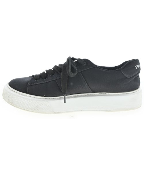 PRADA รองเท้าผ้าใบ
