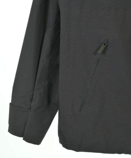 PRADA เสื้อพาร์กาภูเขา
