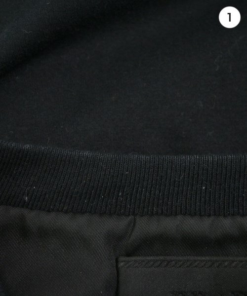 PRADA เสื้อยืด/เสื้อท็อปส์