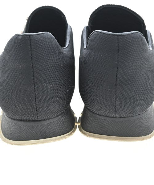 PRADA รองเท้าผ้าใบ