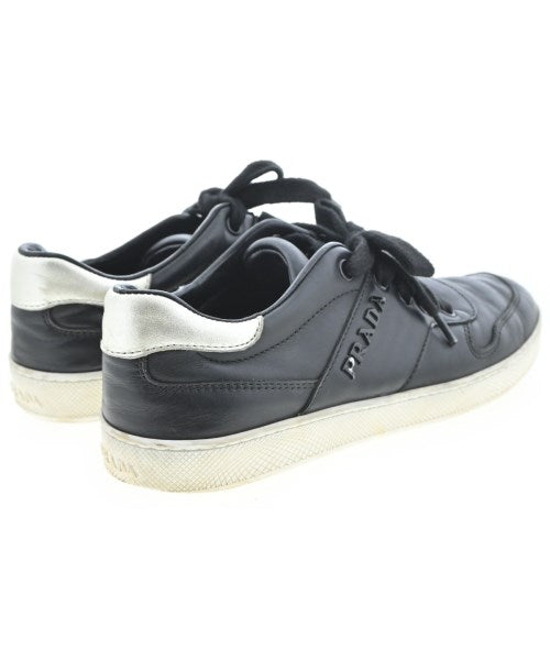 PRADA รองเท้าผ้าใบ