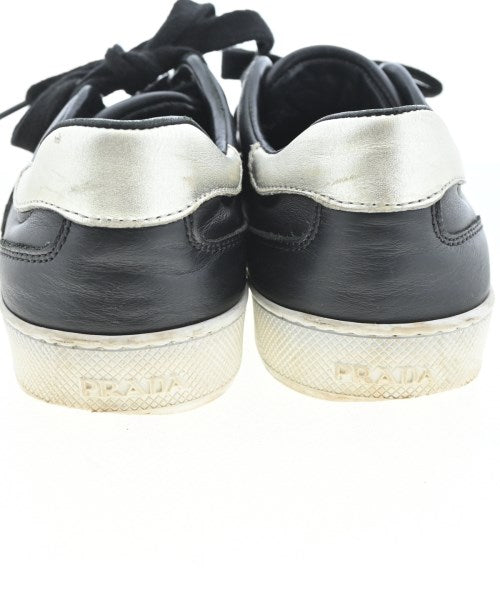 PRADA รองเท้าผ้าใบ