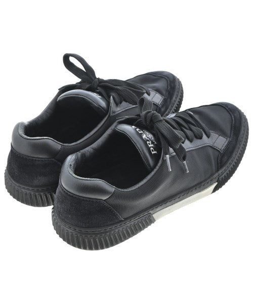 PRADA รองเท้าผ้าใบ