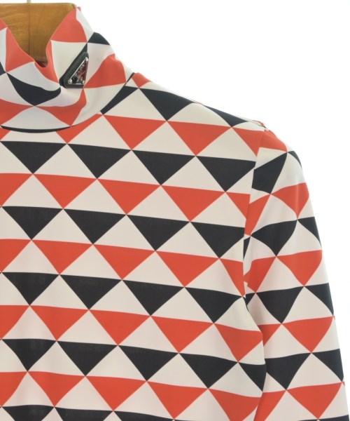 PRADA เสื้อยืด/เสื้อท็อปส์