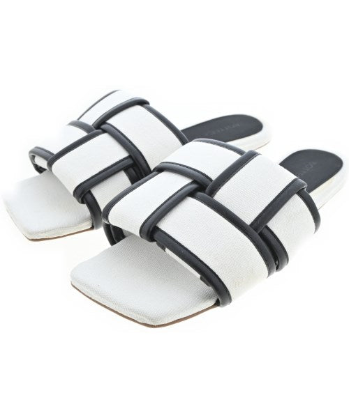 BOTTEGA VENETA รองเท้าแตะ