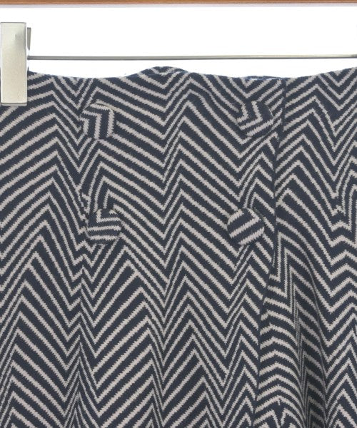 EMPORIO ARMANI กระโปรงยาวถึงเข่า