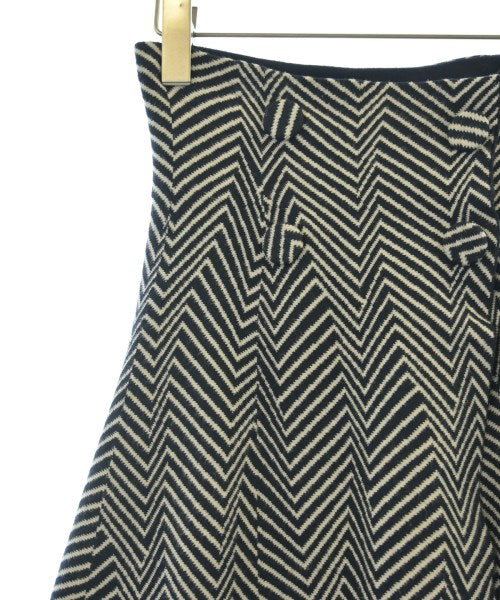 EMPORIO ARMANI กระโปรงยาวถึงเข่า