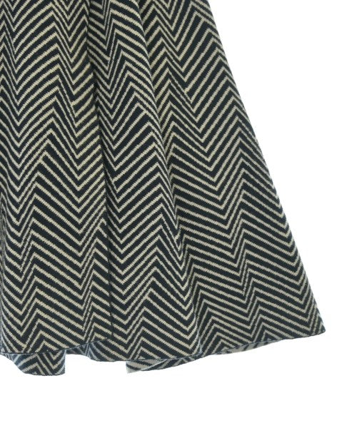 EMPORIO ARMANI กระโปรงยาวถึงเข่า