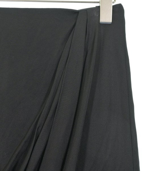 EMPORIO ARMANI กระโปรงยาวถึงเข่า