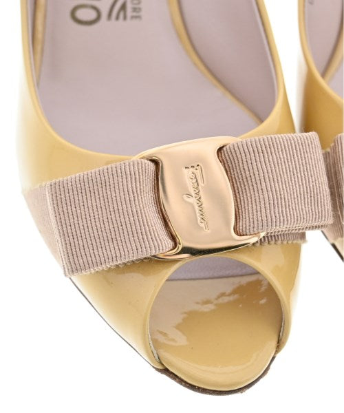 Salvatore Ferragamo รองเท้าส้นสูง