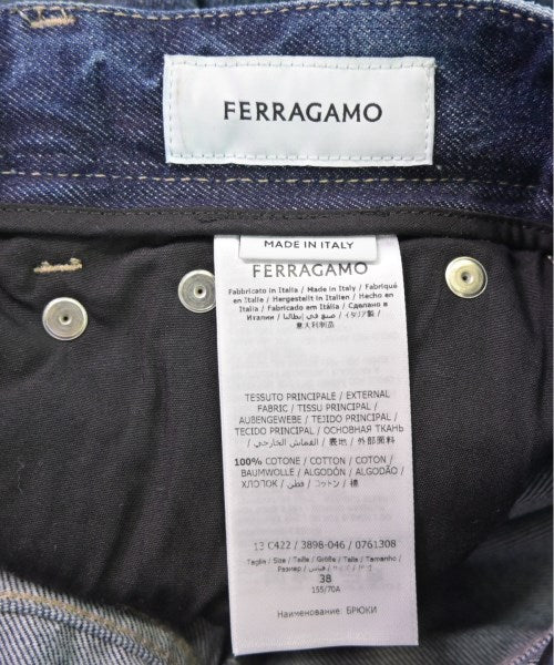 Salvatore Ferragamo ยีนส์