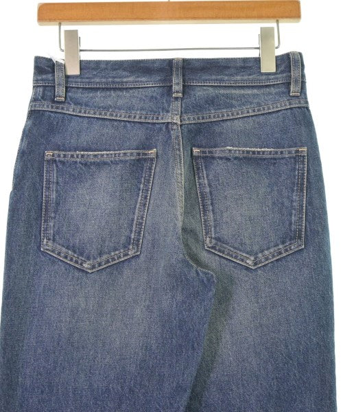 Salvatore Ferragamo ยีนส์